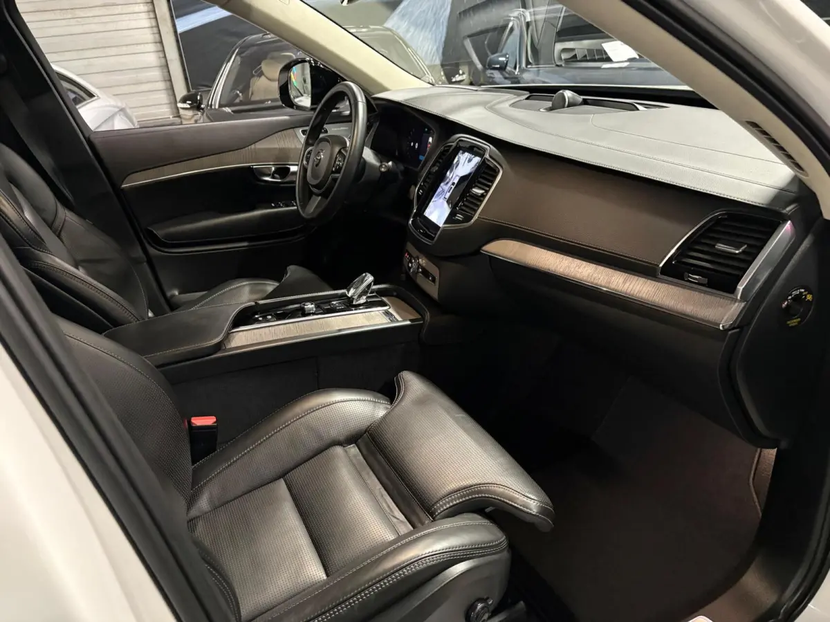 2.0 T8 Recharge AWD Ultimate Dark | Massage | Trekhaak | Pano | HUD | Luchtvering