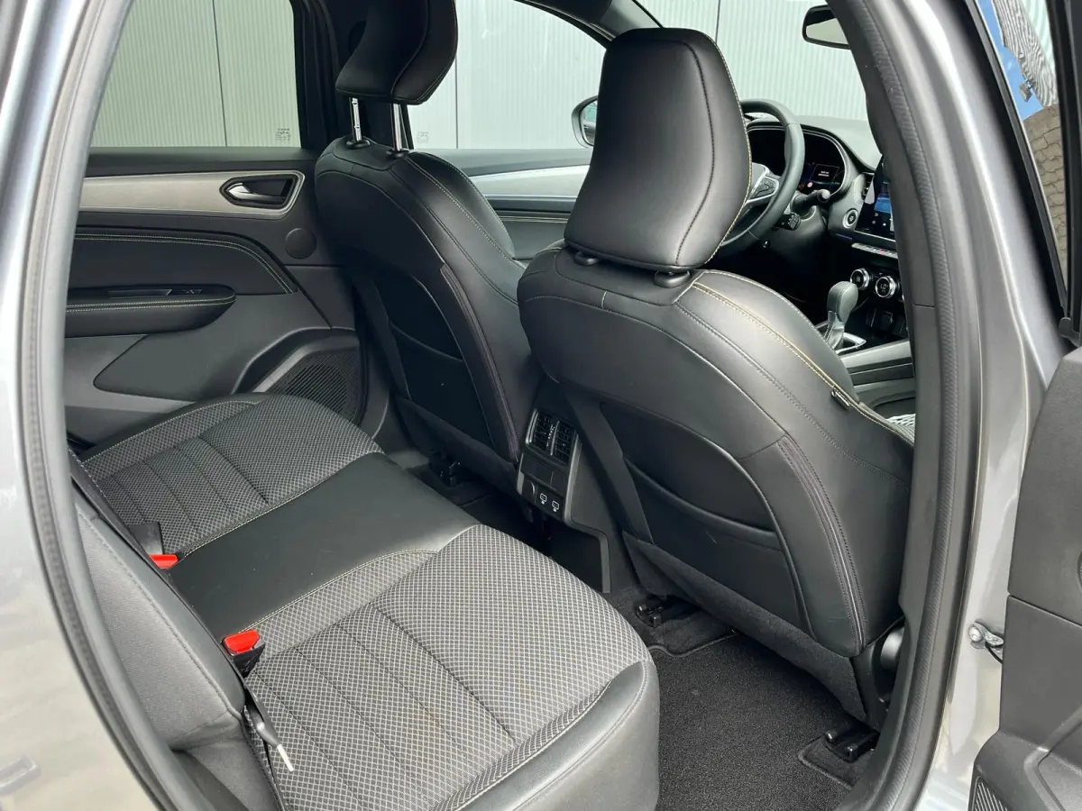 1.6 E-Tech full hybrid 145 techno Facelift| Camera | Climate Control | Dodehoek Detectie | Full LED | Navigatie |