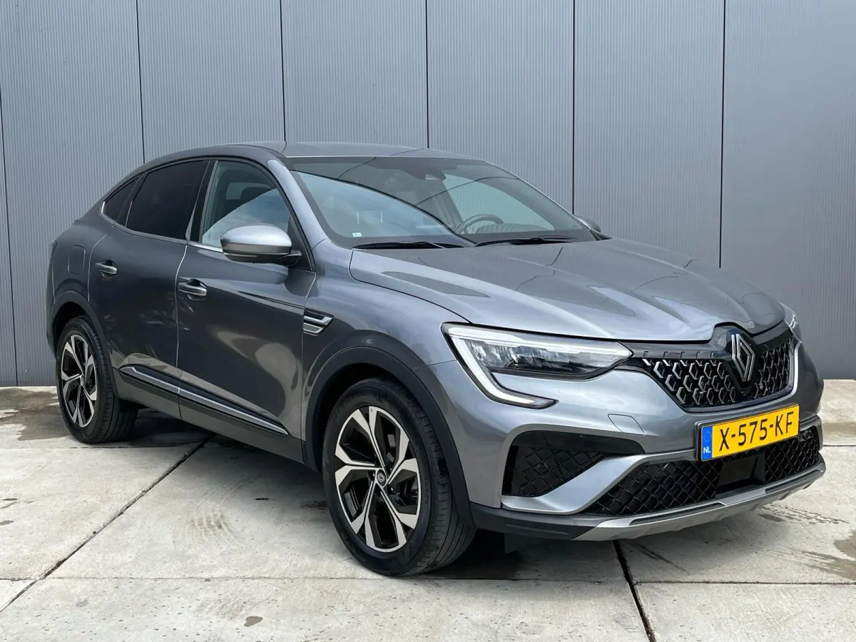 1.6 E-Tech full hybrid 145 techno Facelift| Camera | Climate Control | Dodehoek Detectie | Full LED | Navigatie |