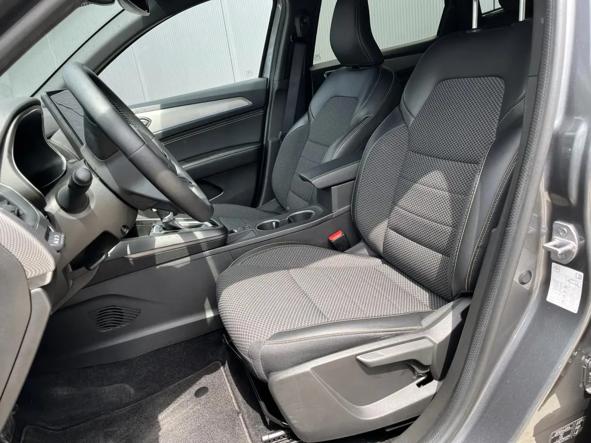 1.6 E-Tech full hybrid 145 techno Facelift| Camera | Climate Control | Dodehoek Detectie | Full LED | Navigatie |