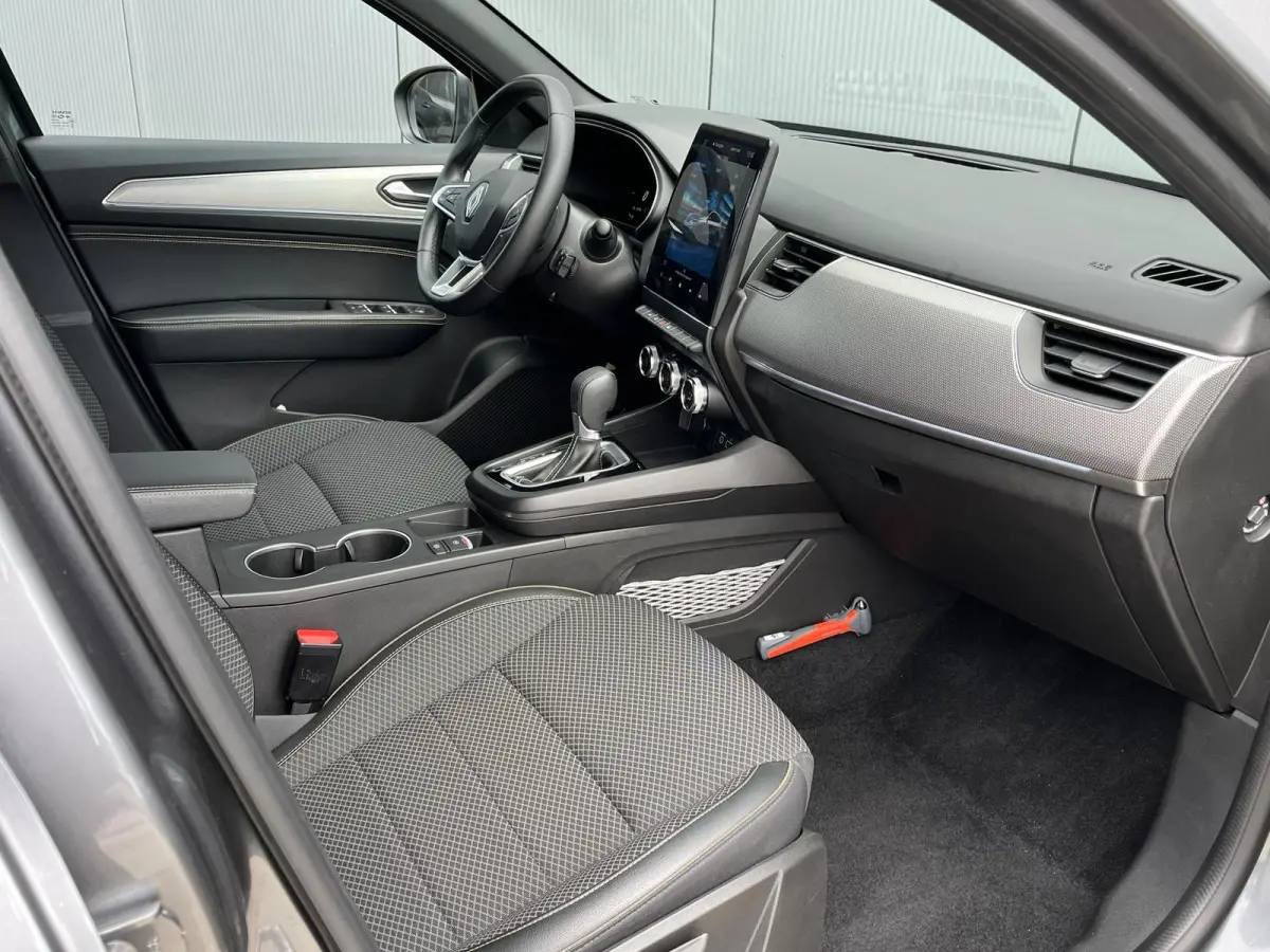 1.6 E-Tech full hybrid 145 techno Facelift| Camera | Climate Control | Dodehoek Detectie | Full LED | Navigatie |