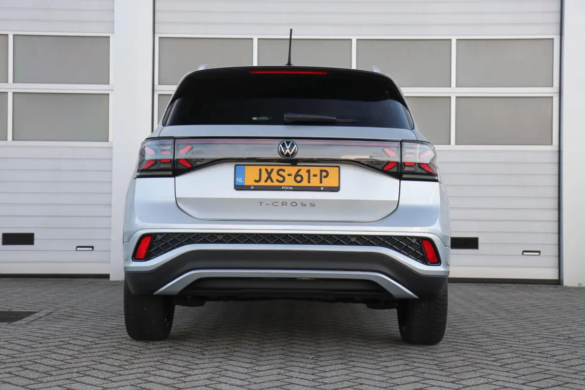 1.5 TSI 150pk DSG R-Line | Navigatie | Achteruitrijcamera | Stoelverwarming | 18" Velgen