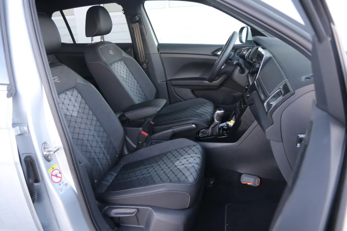 1.5 TSI 150pk DSG R-Line | Navigatie | Achteruitrijcamera | Stoelverwarming | 18" Velgen