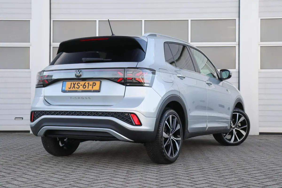 1.5 TSI 150pk DSG R-Line | Navigatie | Achteruitrijcamera | Stoelverwarming | 18" Velgen