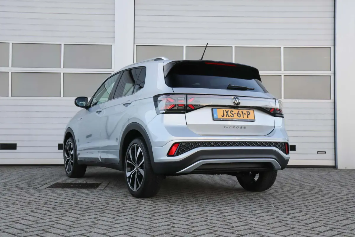 1.5 TSI 150pk DSG R-Line | Navigatie | Achteruitrijcamera | Stoelverwarming | 18" Velgen