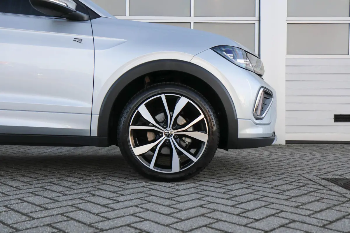 1.5 TSI 150pk DSG R-Line | Navigatie | Achteruitrijcamera | Stoelverwarming | 18" Velgen