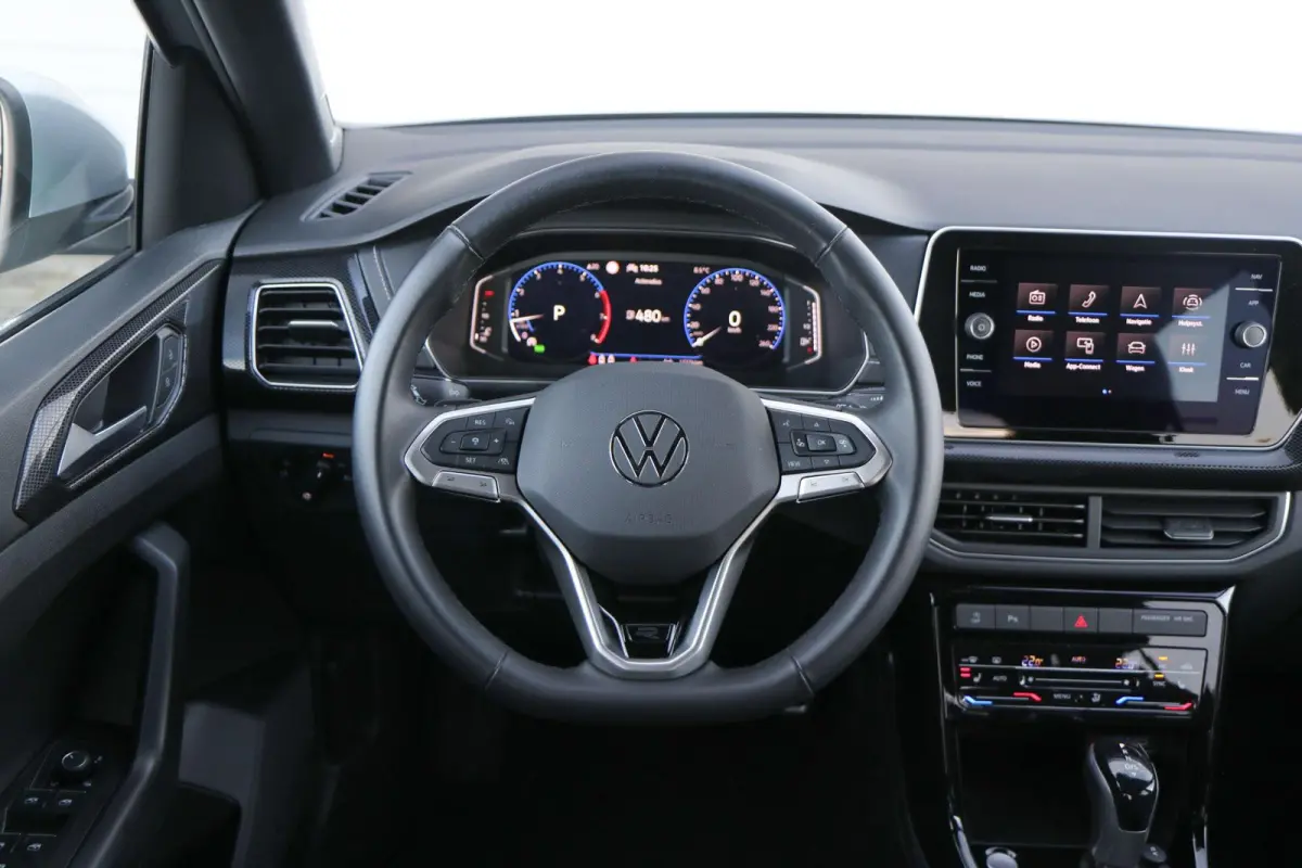 1.5 TSI 150pk DSG R-Line | Navigatie | Achteruitrijcamera | Stoelverwarming | 18" Velgen