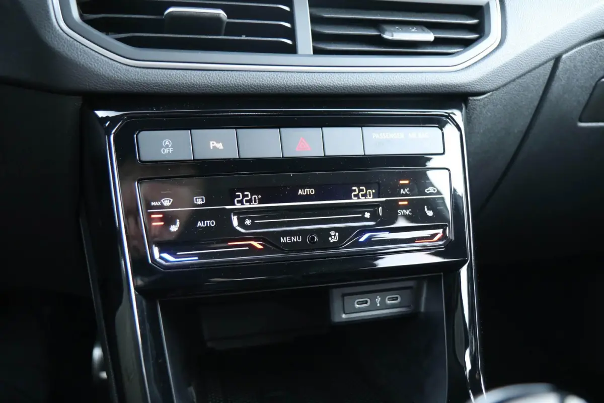 1.5 TSI 150pk DSG R-Line | Navigatie | Achteruitrijcamera | Stoelverwarming | 18" Velgen