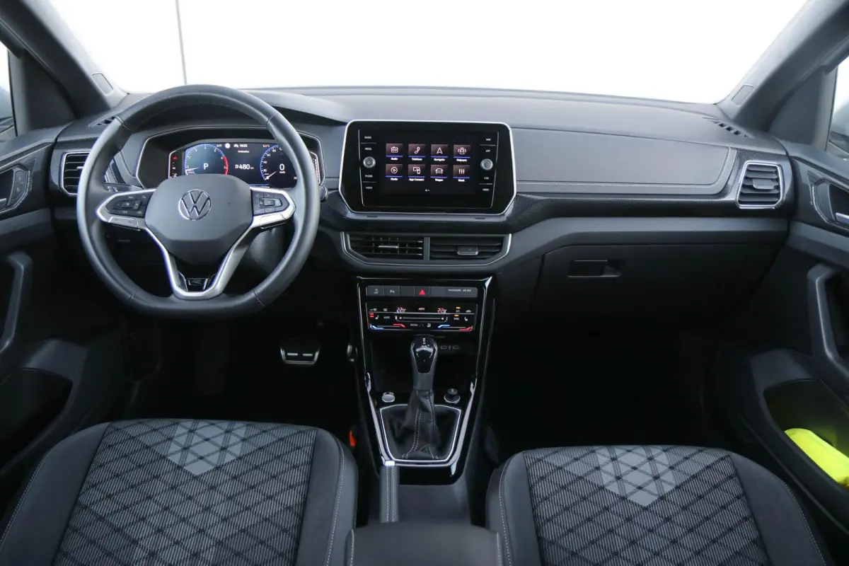 1.5 TSI 150pk DSG R-Line | Navigatie | Achteruitrijcamera | Stoelverwarming | 18" Velgen