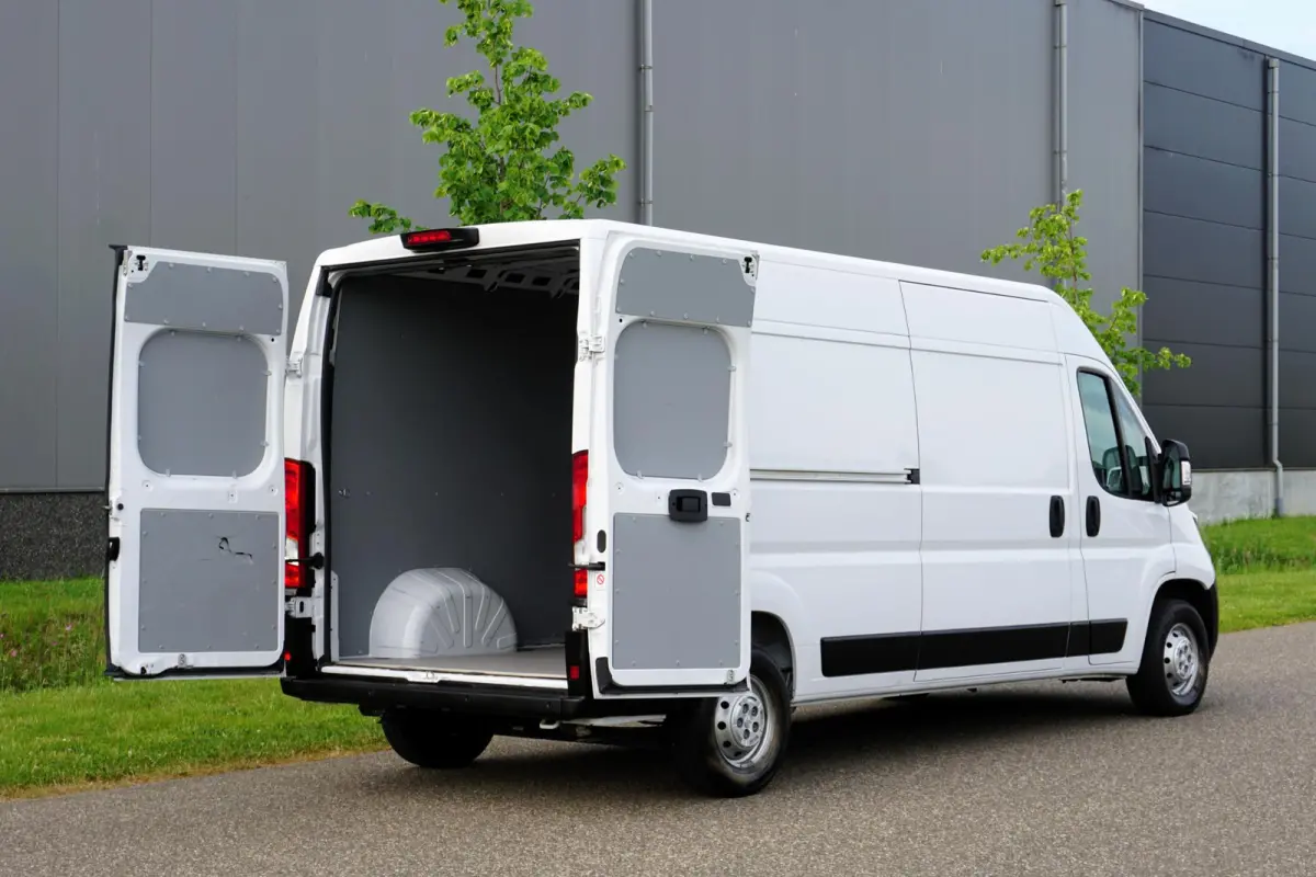 2.2 BlueHDi 140 L3H2 3.5t in Topstaat |Camera |Cruise |Carplay |Android auto |Airco |Betimmering |1e eigenaar |Lage KM-stand |EURO6D |BPM vrij voor ondernemers |Mooie camperbasis