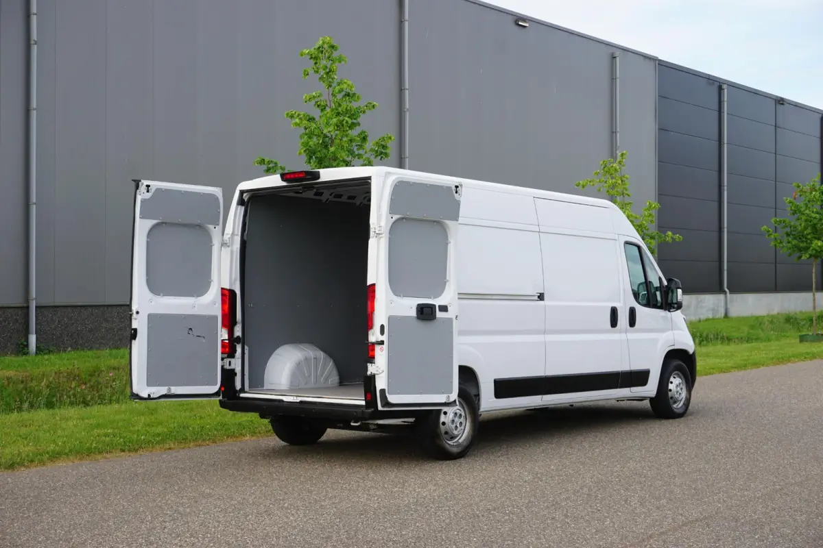 2.2 BlueHDi 140 L3H2 3.5t in Topstaat |Camera |Cruise |Carplay |Android auto |Airco |Betimmering |1e eigenaar |Lage KM-stand |EURO6D |BPM vrij voor ondernemers |Mooie camperbasis