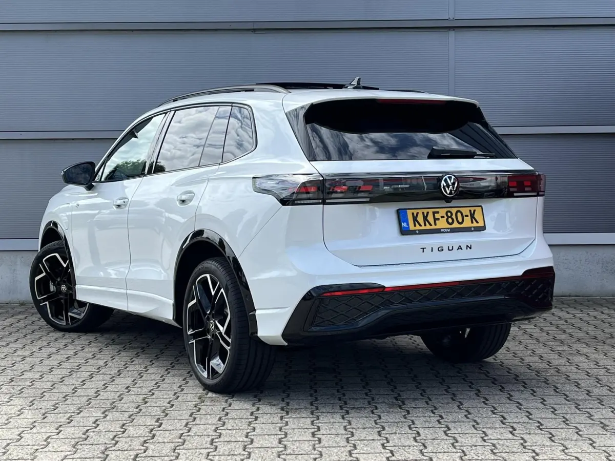 1.5 eHybrid 204pk DSG R-Line Edition | Trekhaak | Panoramadak | Black Style