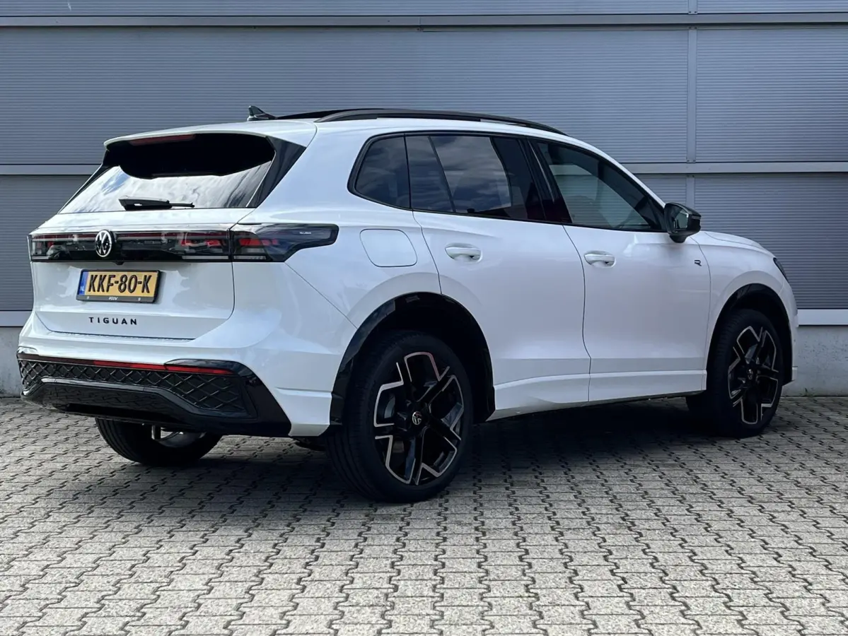 1.5 eHybrid 204pk DSG R-Line Edition | Trekhaak | Panoramadak | Black Style