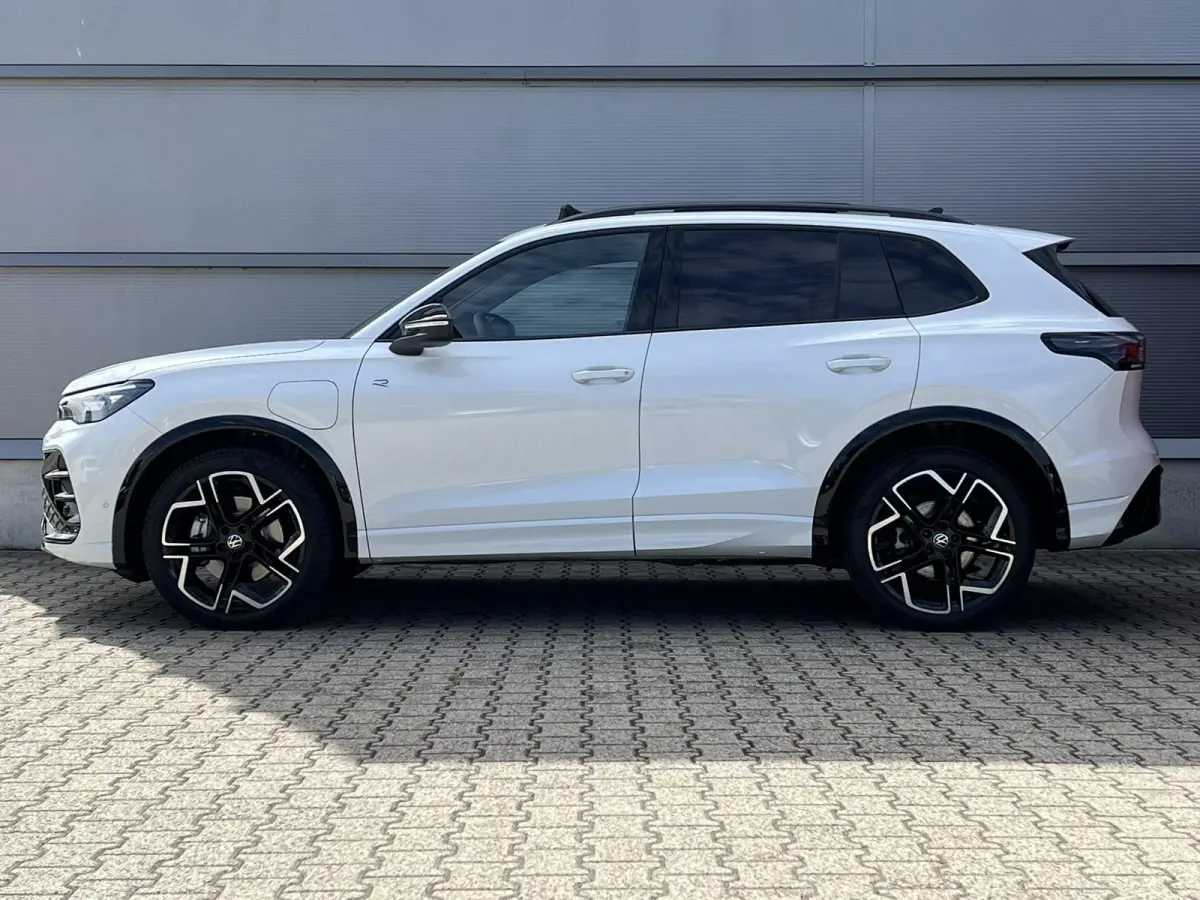 1.5 eHybrid 204pk DSG R-Line Edition | Trekhaak | Panoramadak | Black Style
