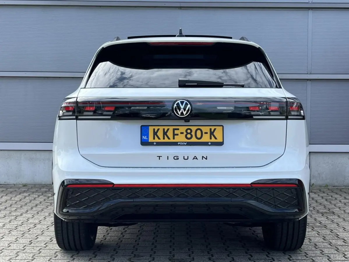 1.5 eHybrid 204pk DSG R-Line Edition | Trekhaak | Panoramadak | Black Style