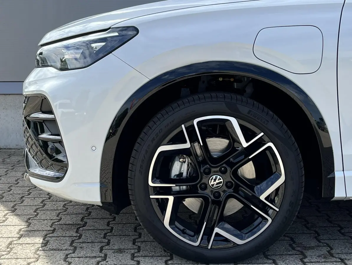 1.5 eHybrid 204pk DSG R-Line Edition | Trekhaak | Panoramadak | Black Style