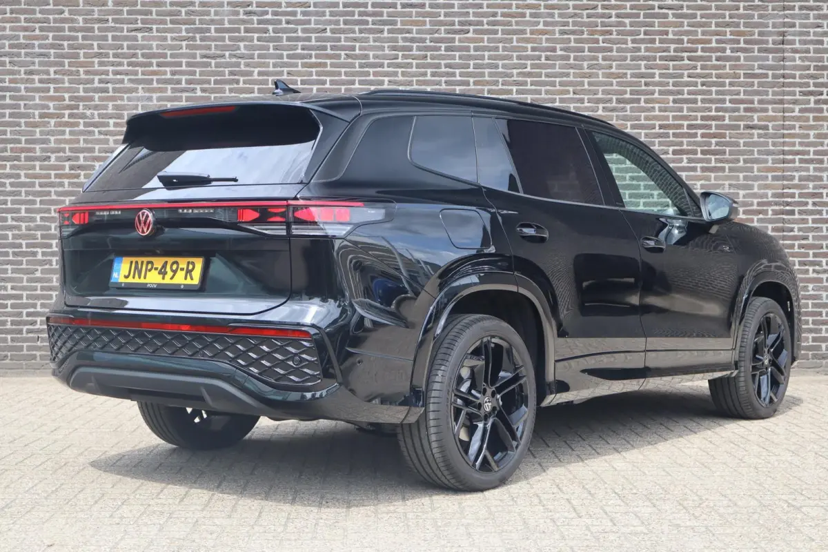 1.5 eHybrid 204pk R-Line Edition | Panoramadak | 20" Velgen | Black Style