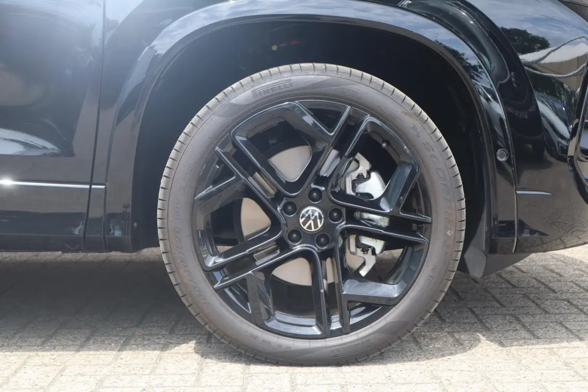 1.5 eHybrid 204pk R-Line Edition | Panoramadak | 20" Velgen | Black Style