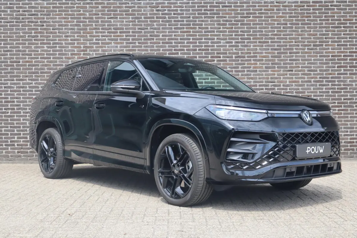 1.5 eHybrid 204pk R-Line Edition | Panoramadak | 20" Velgen | Black Style