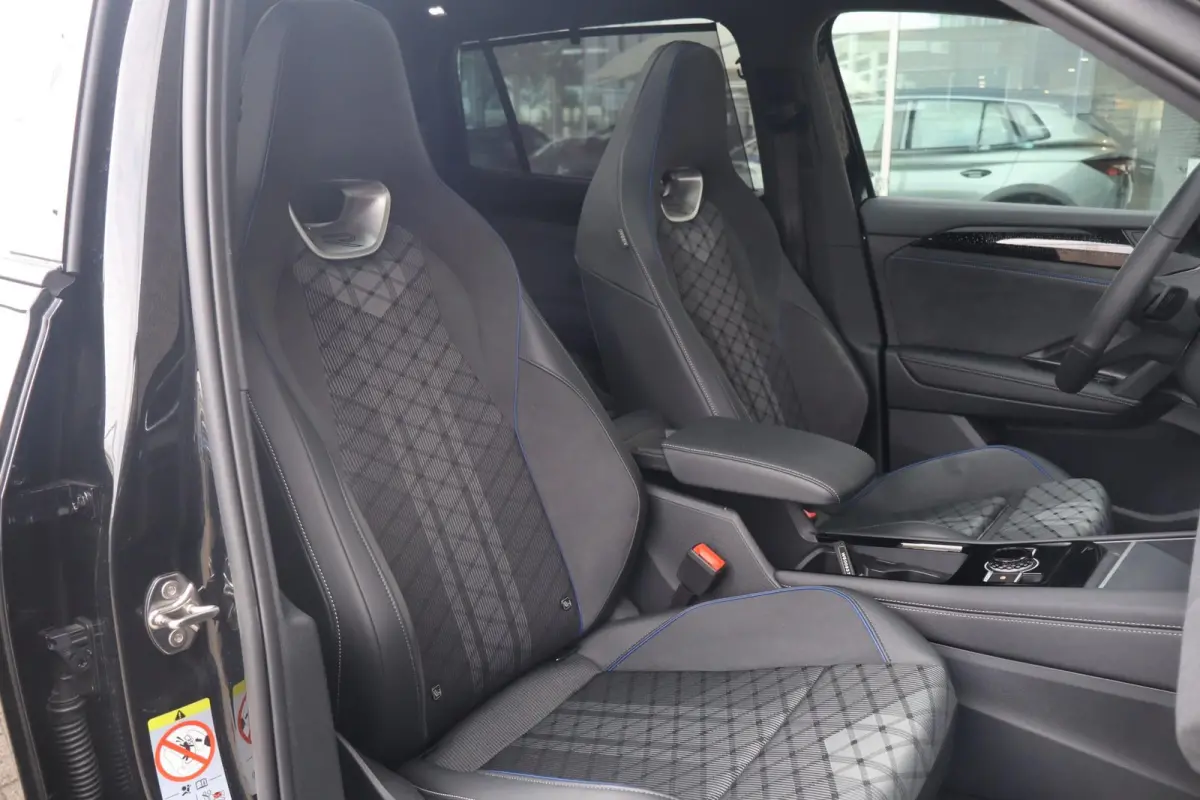 1.5 eHybrid 204pk R-Line Edition | Panoramadak | 20" Velgen | Black Style