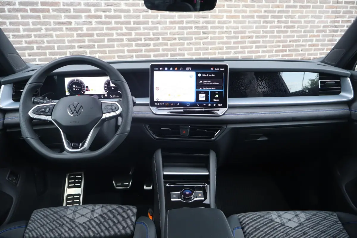 1.5 eHybrid 204pk R-Line Edition | Panoramadak | 20" Velgen | Black Style