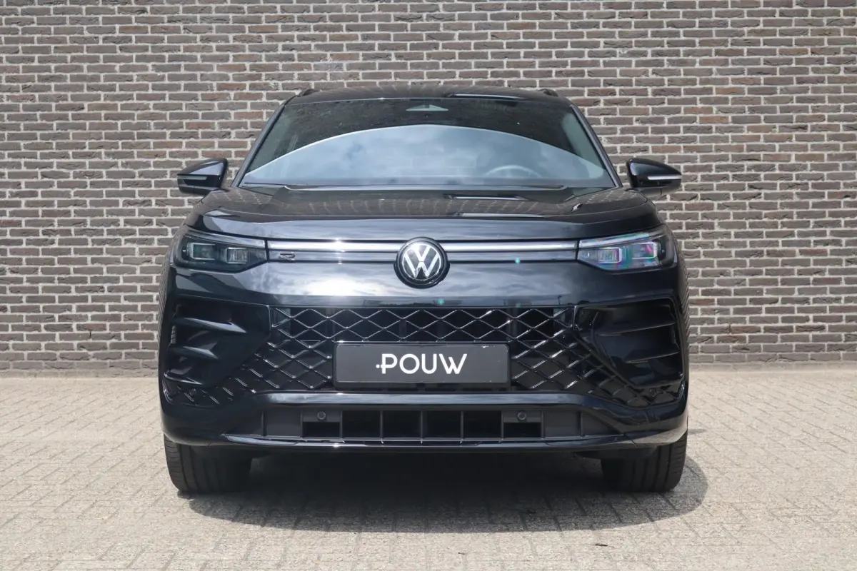 1.5 eHybrid 204pk R-Line Edition | Panoramadak | 20" Velgen | Black Style