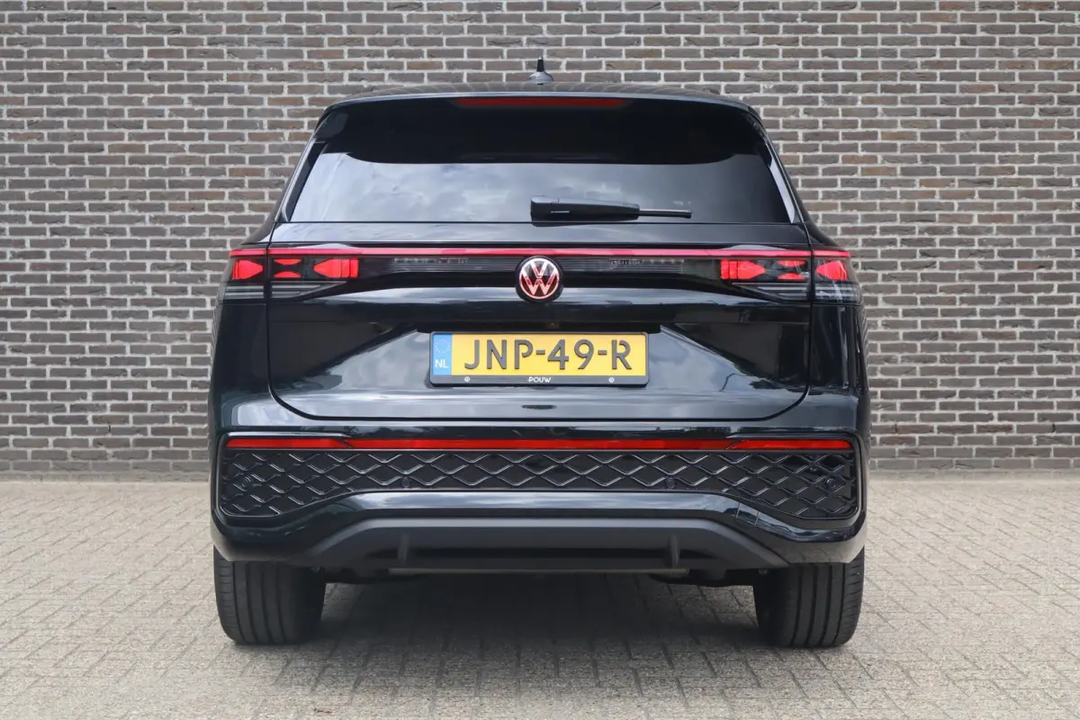 1.5 eHybrid 204pk R-Line Edition | Panoramadak | 20" Velgen | Black Style