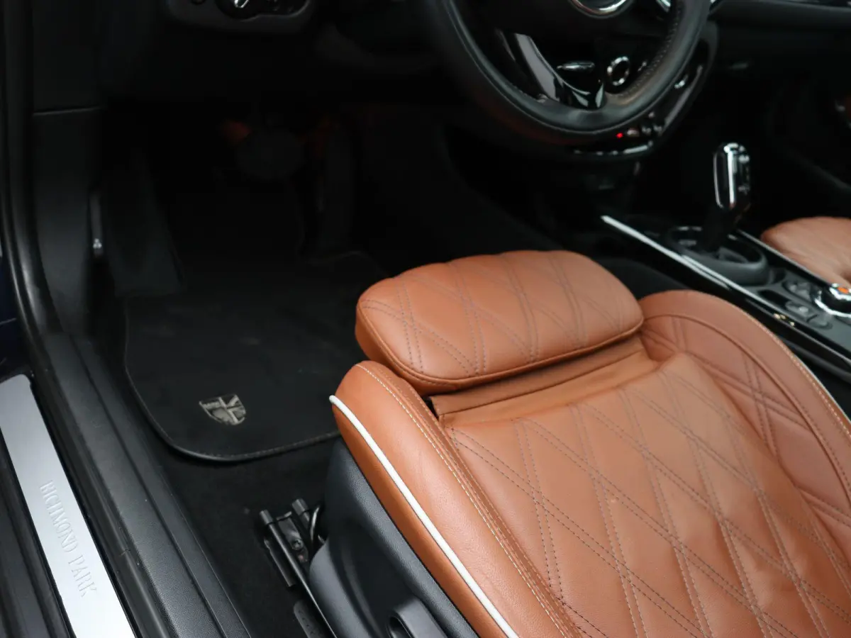 Cooper Richmond Park Edition + Panoramadak + Stoelverwarming + Park Assistant + Harman Kardon + 18''