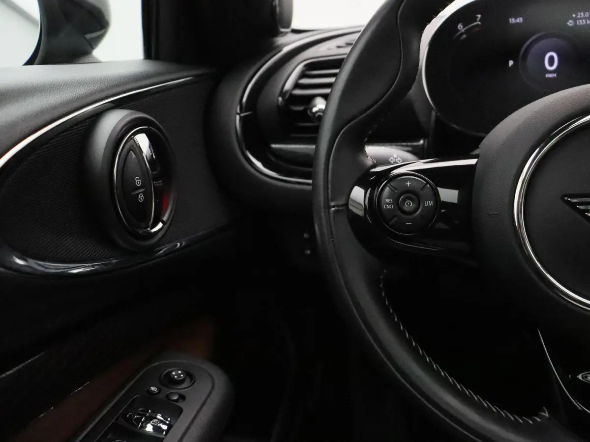Cooper Richmond Park Edition + Panoramadak + Stoelverwarming + Park Assistant + Harman Kardon + 18''