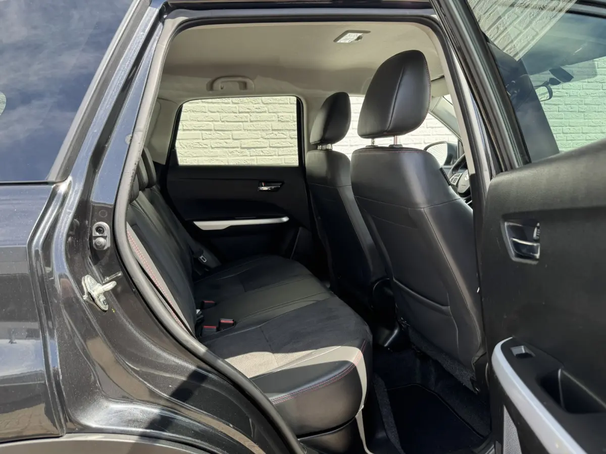 1.4 S Trekhaak Camera Pdc v+a Adaptieve cruise Keyless Navigatie Verwarmde stoelen