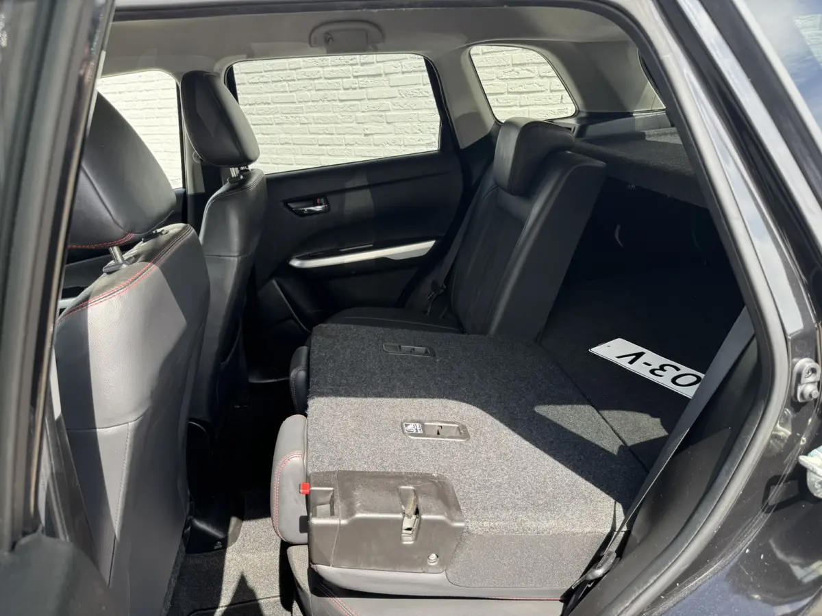 1.4 S Trekhaak Camera Pdc v+a Adaptieve cruise Keyless Navigatie Verwarmde stoelen