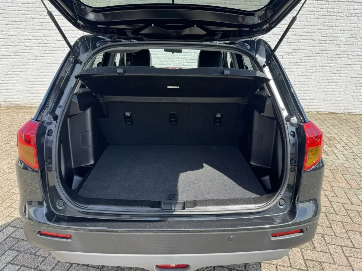 1.4 S Trekhaak Camera Pdc v+a Adaptieve cruise Keyless Navigatie Verwarmde stoelen