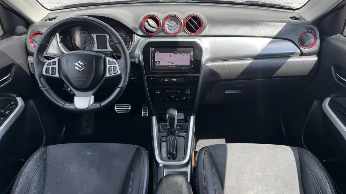 1.4 S Trekhaak Camera Pdc v+a Adaptieve cruise Keyless Navigatie Verwarmde stoelen