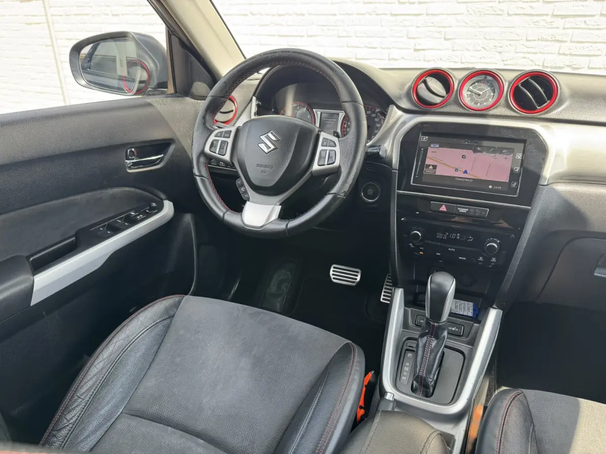 1.4 S Trekhaak Camera Pdc v+a Adaptieve cruise Keyless Navigatie Verwarmde stoelen