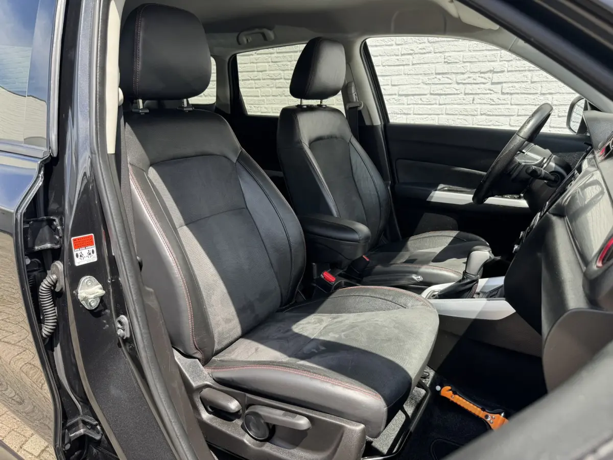 1.4 S Trekhaak Camera Pdc v+a Adaptieve cruise Keyless Navigatie Verwarmde stoelen