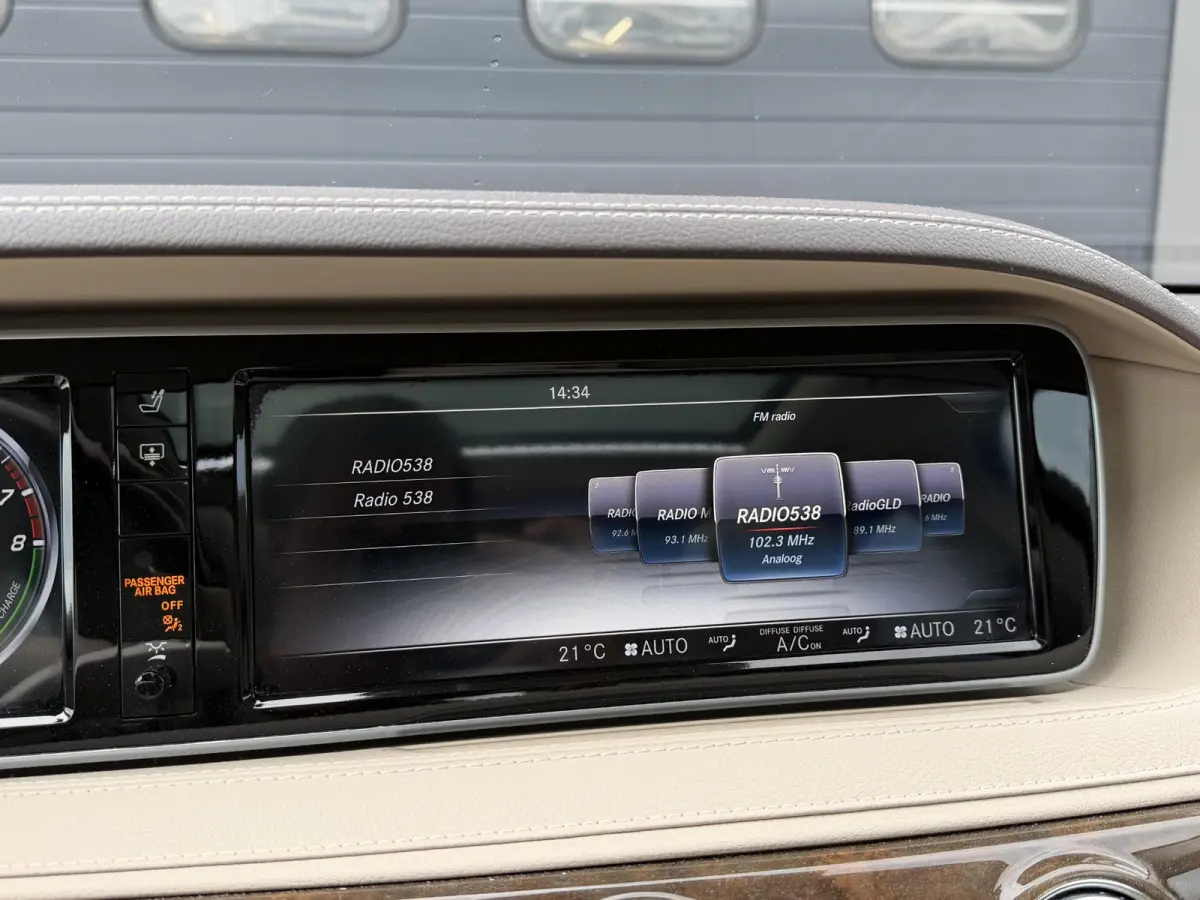 500 PLUG-IN HYBRID Lang Prestige | Panoramadak | Camera | Massage | Stoelventilatie/Verwarming |