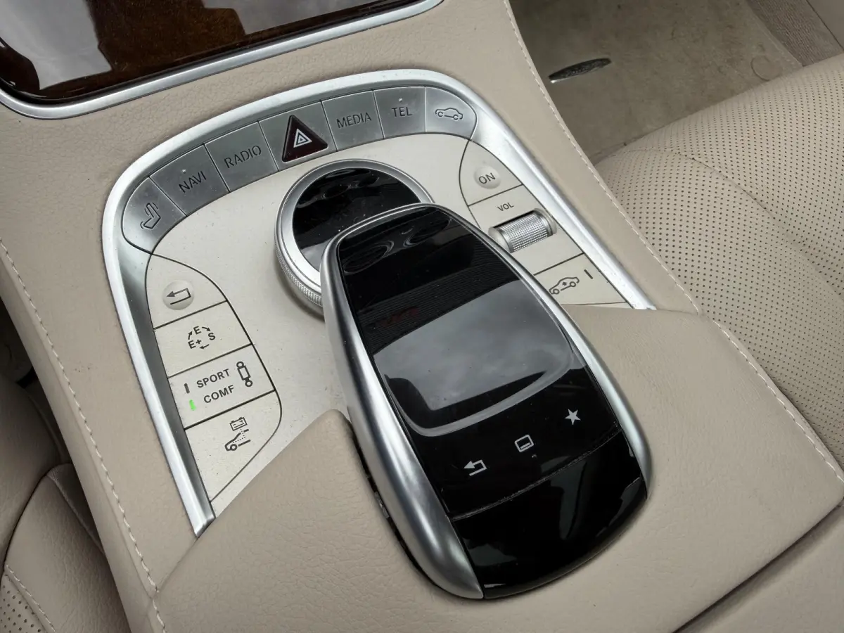 500 PLUG-IN HYBRID Lang Prestige | Panoramadak | Camera | Massage | Stoelventilatie/Verwarming |