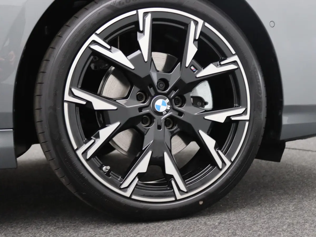 120 M Sportpakket Pro | Premium Pack | M Adaptief Onderstel | Parking Assistant | 18'' | Ekris Selection