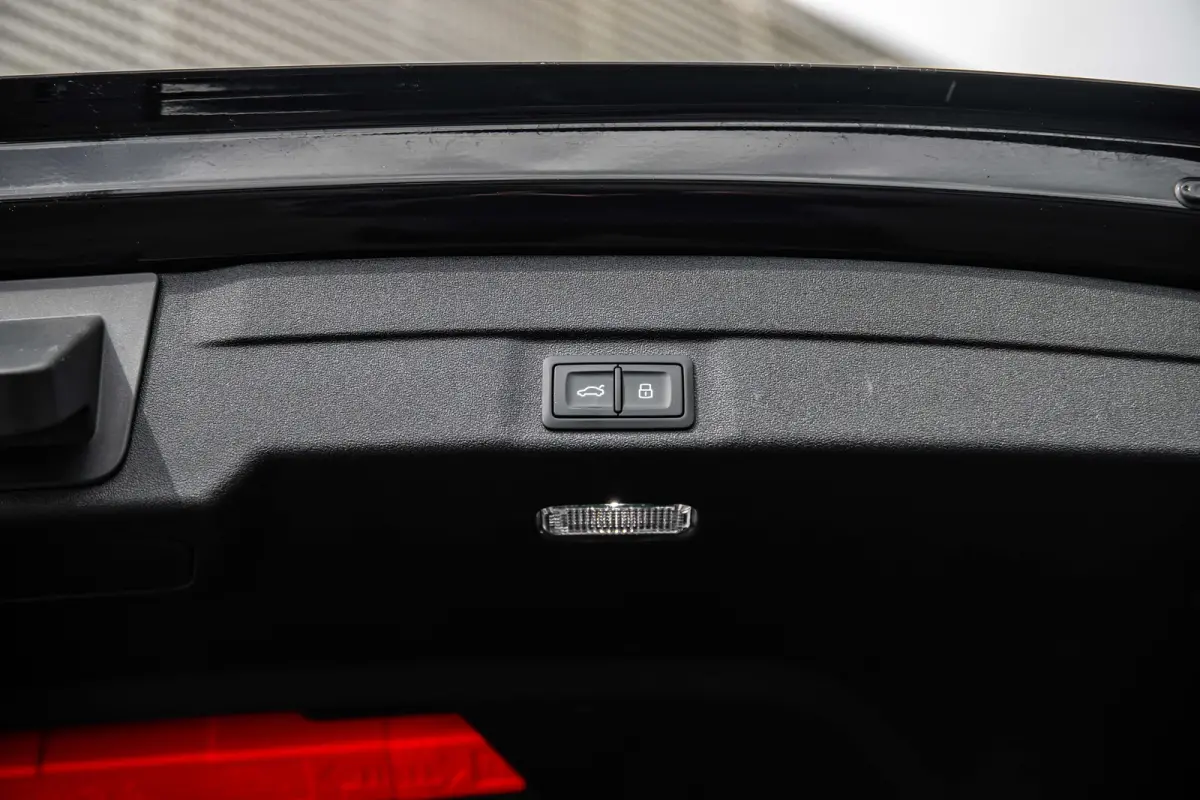 Avant 2.0 quattro S edition | Panoramadak | Camera