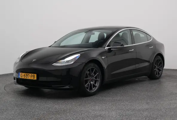 Standard RWD Plus 60 kWh | PANO | AUTOPILOT | STOELVERWARMING