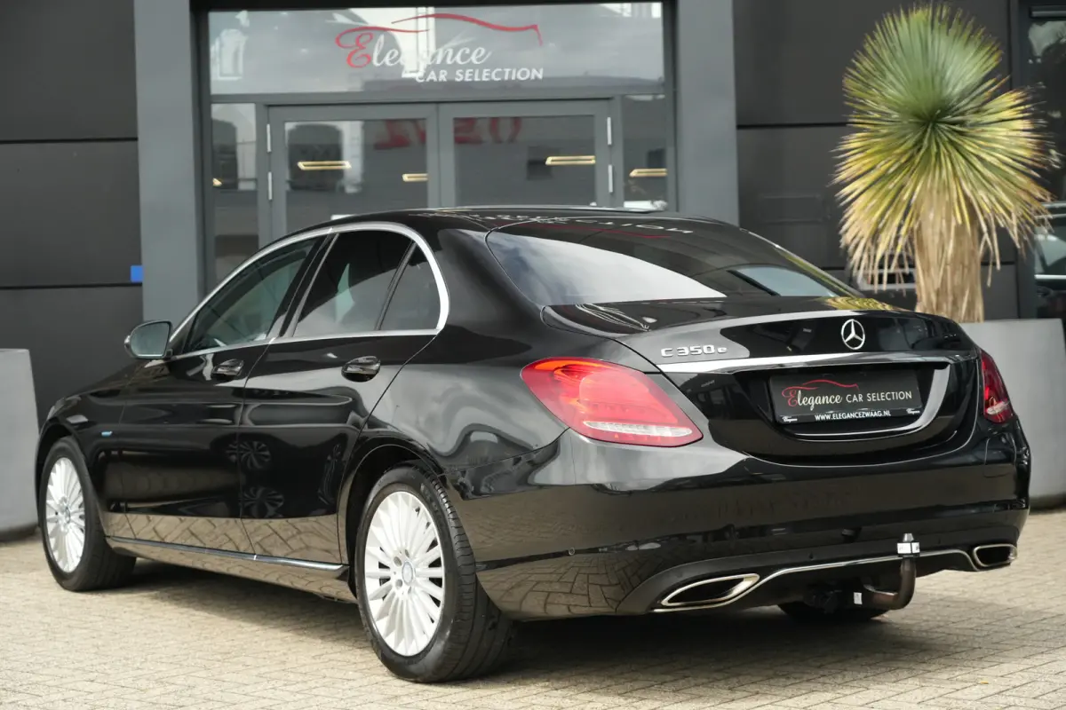 350 e Lease Edition | 279PK | Navi | Trekhaak | AIRMATIC | Camera | Mercedes-Benz C-Klasse 350 e Lease Edition 279 PK Plug-in Hybrid met 2.0 viercilinder, navigatie, afneembare trekhaak, AIR