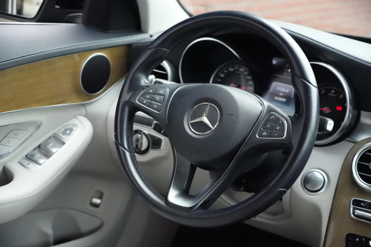 350 e Lease Edition | 279PK | Navi | Trekhaak | AIRMATIC | Camera | Mercedes-Benz C-Klasse 350 e Lease Edition 279 PK Plug-in Hybrid met 2.0 viercilinder, navigatie, afneembare trekhaak, AIR