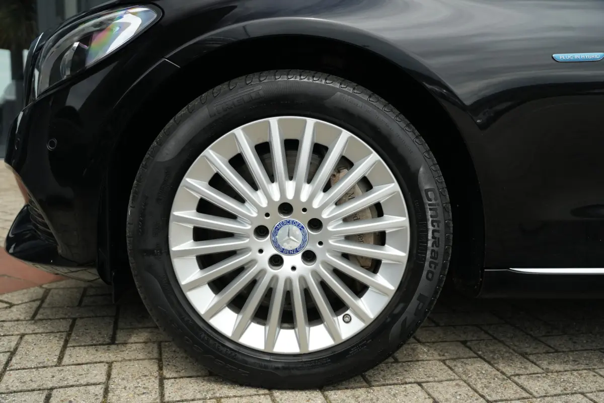 350 e Lease Edition | 279PK | Navi | Trekhaak | AIRMATIC | Camera | Mercedes-Benz C-Klasse 350 e Lease Edition 279 PK Plug-in Hybrid met 2.0 viercilinder, navigatie, afneembare trekhaak, AIR
