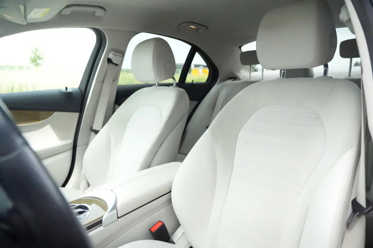 350 e Lease Edition | 279PK | Navi | Trekhaak | AIRMATIC | Camera | Mercedes-Benz C-Klasse 350 e Lease Edition 279 PK Plug-in Hybrid met 2.0 viercilinder, navigatie, afneembare trekhaak, AIR
