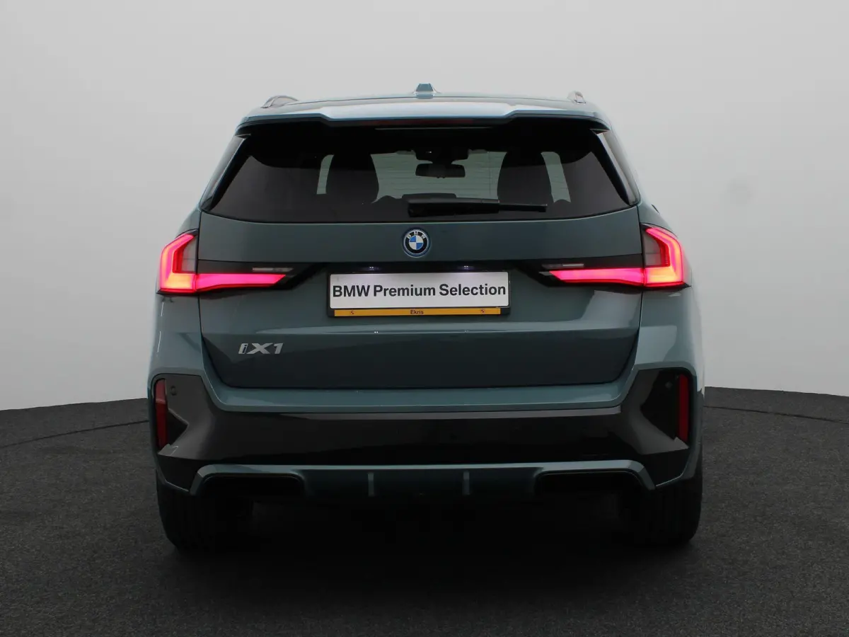 eDrive20 M Sport Edition | SoH 100% | Premium Pack | Travel Pack | Stuurwielrand Verwarmd | Trekhaak | Panoramadak | Driving Assistant Plus | Harman Kardon | 18''