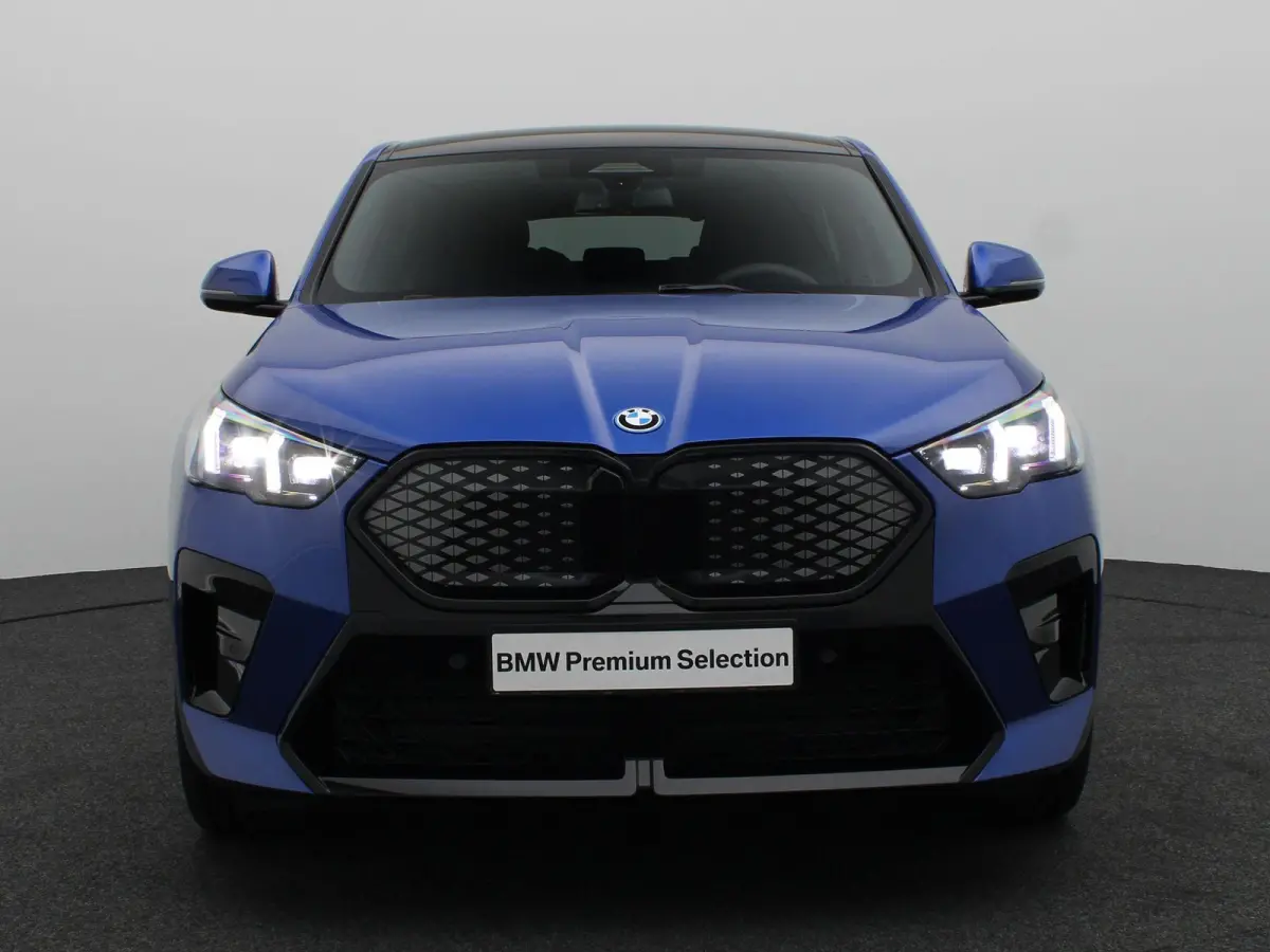 eDrive20 M Sport Edition | M Sportpakket Pro | SoH 100% | Premium Pack | Comfort Pack | Stuurwielrand Verwarmd | Trekhaak | Panoramadak | Harman Kardon | 20''