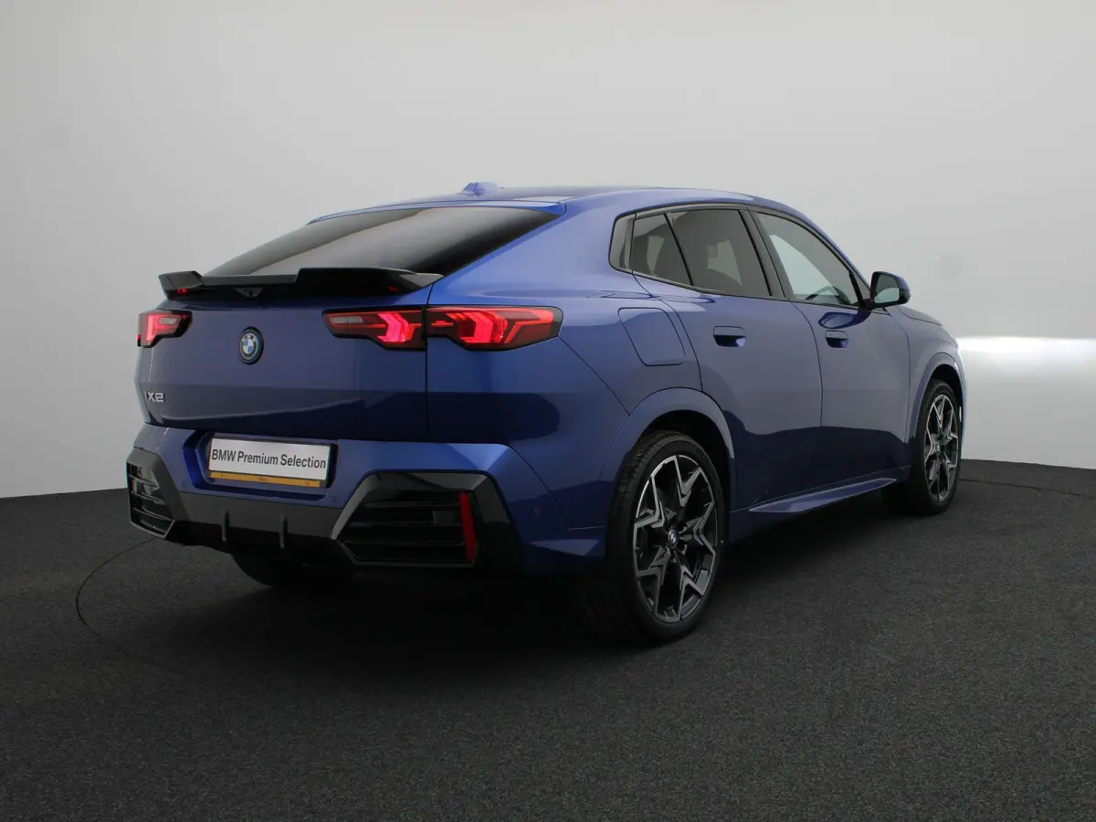 eDrive20 M Sport Edition | M Sportpakket Pro | SoH 100% | Premium Pack | Comfort Pack | Stuurwielrand Verwarmd | Trekhaak | Panoramadak | Harman Kardon | 20''