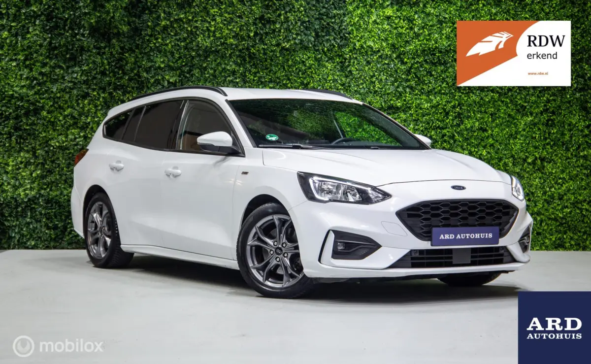 1.5 EcoB ST-Line|Winterpack|PDC|Carplay|