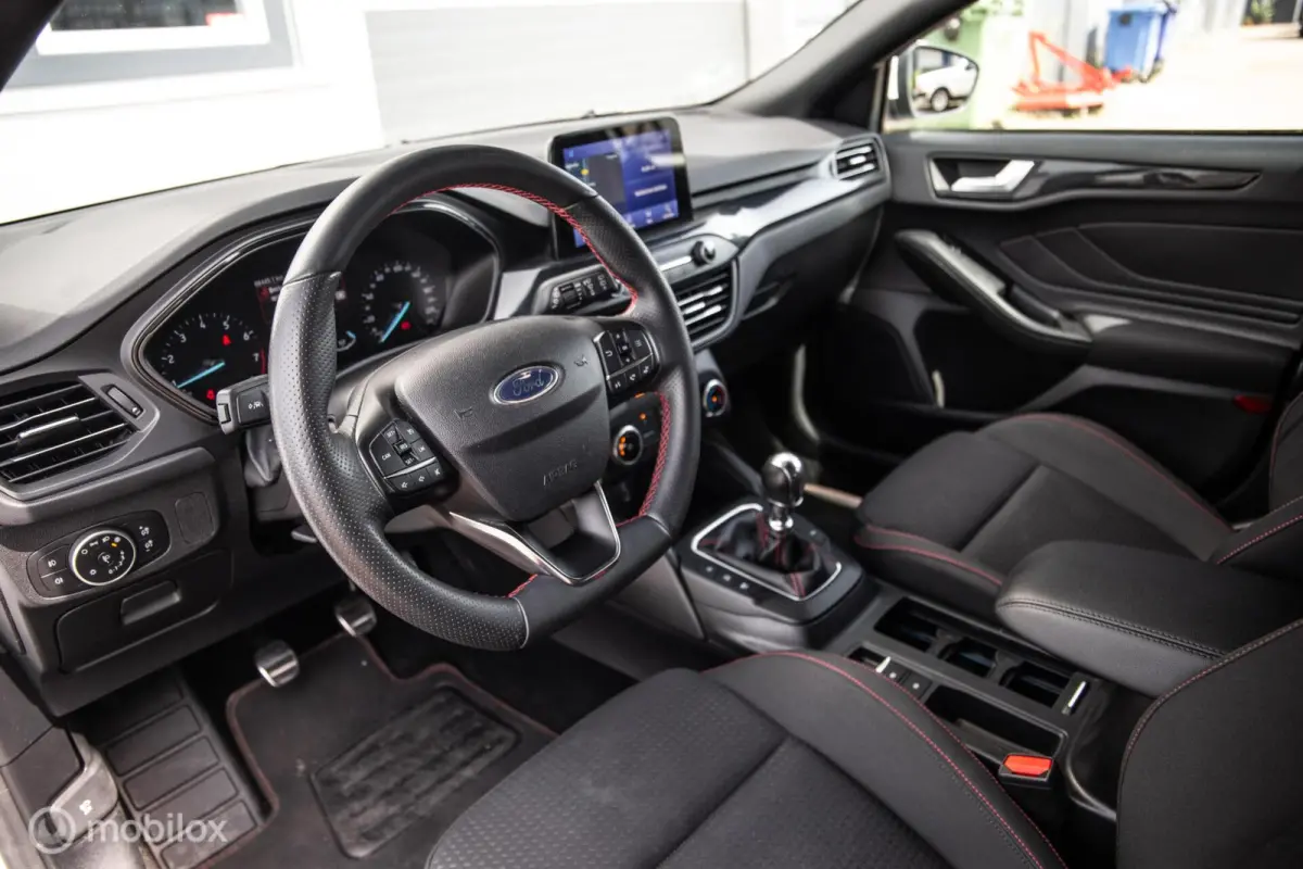 1.5 EcoB ST-Line|Winterpack|PDC|Carplay|