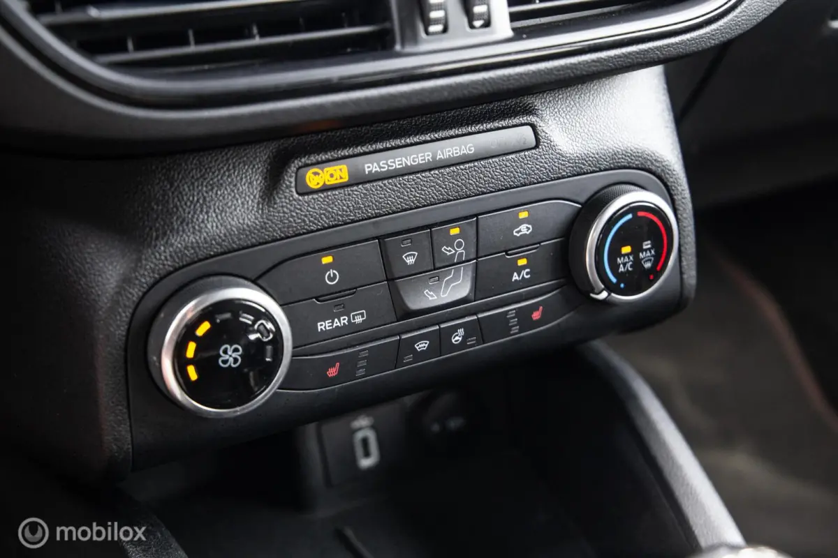 1.5 EcoB ST-Line|Winterpack|PDC|Carplay|